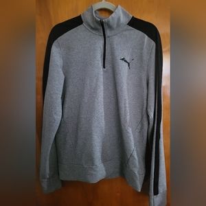 Puma  Sweatshirt  Size  M